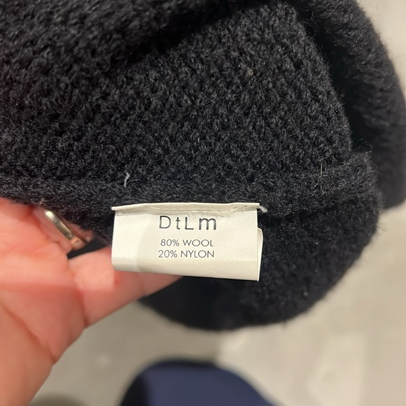 DTLM sweater great quality , just a light shaving needed . 33 long” - Picture 2 of 4